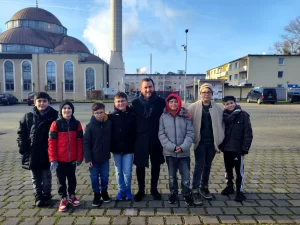 Almanya’nın Duisburg şehrinde minik öğrenciler, hayvan ve doğa sevgisi aşılamak