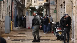 İsrail polisinden yapılan yazılı açıklamada, Eski Şehir bölgesinde silahlı saldırı