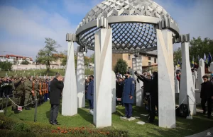 Bağımsız Bosna Hersek'in ilk Cumhurbaşkanı Aliya İzetbegoviç'in vefatının 18. yılı
