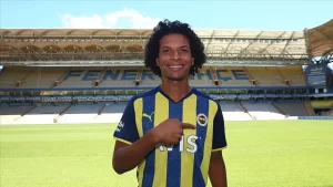 Fenerbahçe Kulübü, Brezilyalı futbolcu Willian Arao ile 2+1 yıllık sözleşme
