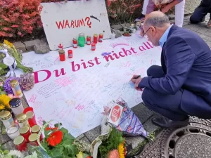 Almanya'nın Solingen şehrinde Cuma gece saatlerinde gerçekleşen bıçaklı saldırı sonucunda