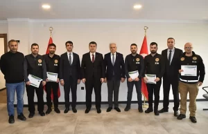 Edirne Valisi H. Kürşat Kırbıyık, İpsala Sınır Kapısı'nda bir tırda
