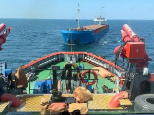Çanakkale Boğazı'nda makine arızası yapan demir yüklü gemi, Karanlık Liman