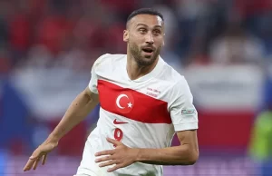 Fenerbahçe, Cenk Tosun'u kadrosuna katmaya hazırlanıyor. Sarı-lacivertliler serbest oyuncu statüsündeki