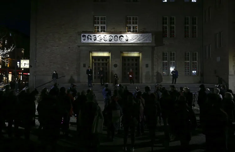 Almanya’da Hanau’da ırkçı terör saldırısının kurbanları anıldı