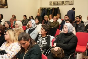 Acıbadem Hastanesi uzman doktoru Düsseldorf Leonardo Royal Hotel'de sunum yaptı.