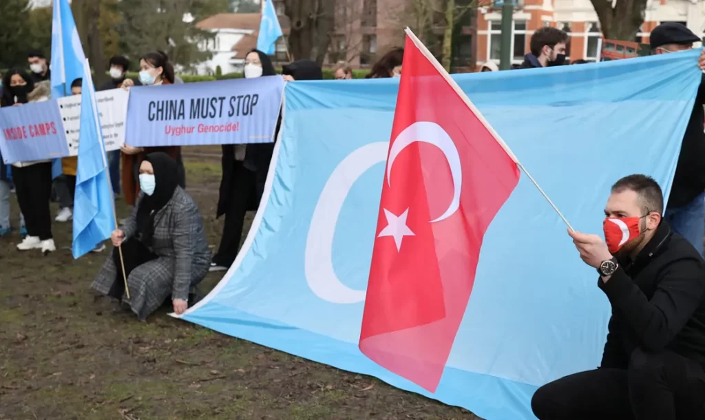 Çin'in Brüksel Büyükelçiliği önünde Uygur protestosu