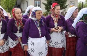 Kadınların günlük yaşamlarının yanı sıra düğün, bayram, cenaze veya yas