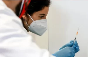 Dünya genelinde 2 milyar 220 milyon dozdan fazla virüs aşısının