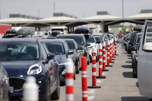 Yıllık izinlerini geçirmek için memleketlerine gelen gurbetçiler, yaşadıkları ülkelere dönüyor.