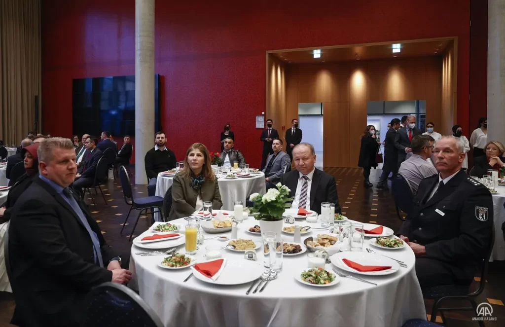 Berlin Büyükelçisi Ahmet Başar polis haftası nedeniyle iftar verdi