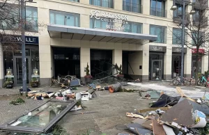 Almanya'nın başkenti Berlin'de içinde 1500 balığın bulunduğu 16 metre yükseklik