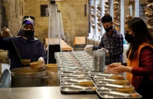 İspanya’nın Barcelona şehrindeki Santa Anna Katolik kilisesi, kapalı alanda iftar