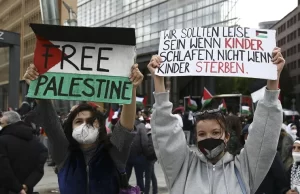 İsrail'in Filistinlilere yönelik saldırıları Berlin'de protesto edildi