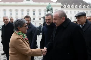 "Tüm dostlarımızdan ilkesel bir duruş bekliyoruz"