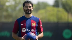 İngiltere Premier Lig ekibi Manchester City, İspanya'nın Barcelona takımından eski