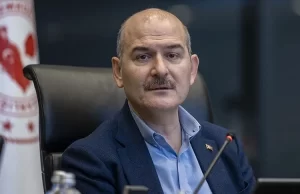İçişleri Bakanı Soylu, Yunanistan'ın sahil güvenlik birimlerince elleri plastik kelepçelerle