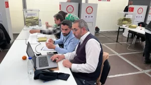 Yurt dışına kayıtlı 3,4 miyon seçmenin yaklaşık 1,5 milyonun bulunduğu