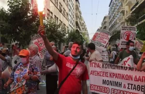 Yunanistan'da doktorlar ve sağlık çalışanları, "kemer sıkma" önlemlerini ve çalışma