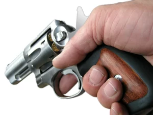Almanya'da okula giderken 81 yaşındaki İtalyan komşusunun silahlı saldırısına uğrayan