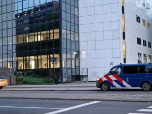  Hollanda'nın Rotterdam kentinde 32 yaşındaki bir şüpheli tarafından geçekleştirilen silahlı