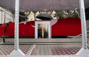 Tedavi gördüğü hastanede vefat eden eski İBB Başkanı Kadir Topbaş