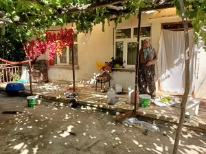 Bir yarışma programında büyük ödül olan 1 milyon lirayı kazanan