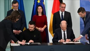 Almanya Başbakanı Olaf Scholz ve Ukrayna Devlet Başkanı Volodimir Zelenskiy,