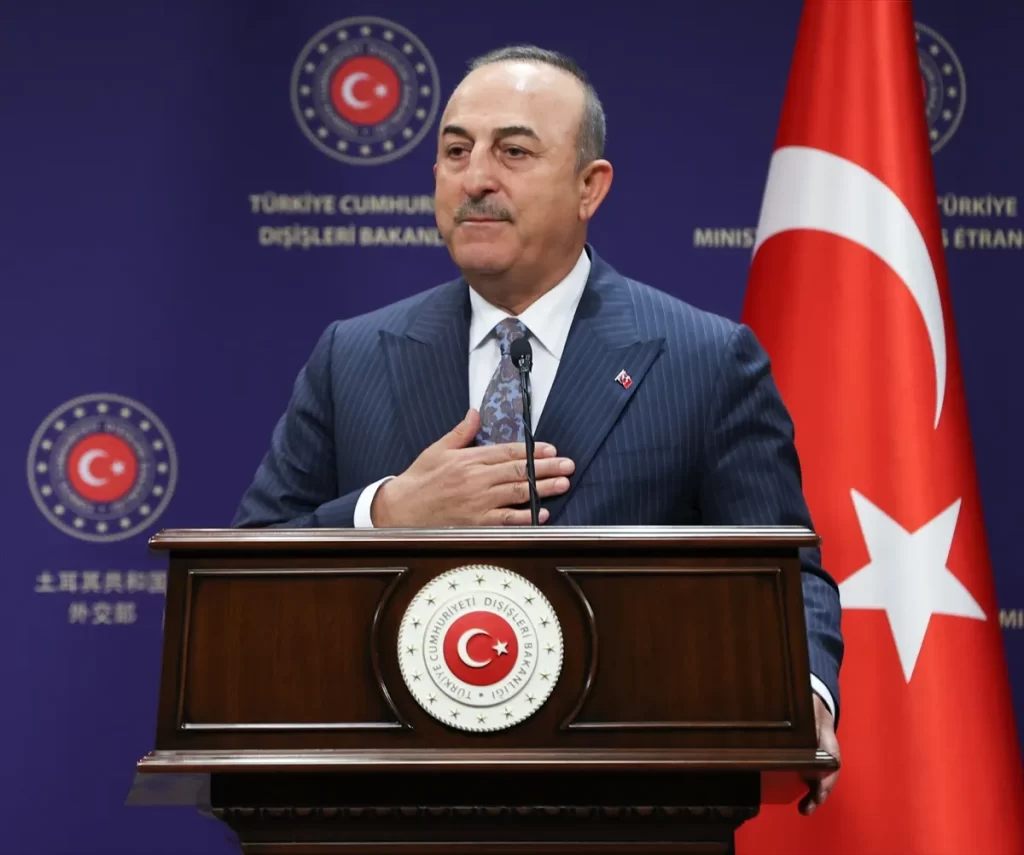 Bakan Çavuşoğlu'ndan İsveç'te "Kur'an-ı Kerim yakma eylemine" izin verilmesine tepki