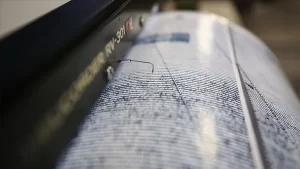 Yunanistan'da Tessalya bölgesindeki Larisa kenti yakınlarında 5,2 büyüklüğünde deprem meydana