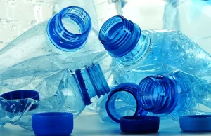 Günümüzde su şişelerinin etiketlerini dikkatlice okumak, sağlığımızı korumak adına son