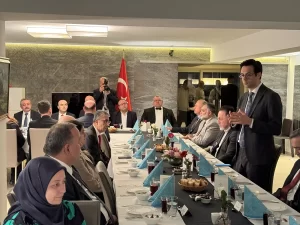 Türkiye'nin Köln Başkonsolosluğu resmi konutunda düzenlenen iftar programında Almanya'daki Türk
