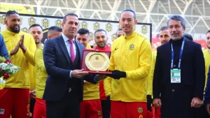 Yeni Malatyasporlu Umut Bulut, Süper Lig kariyerinde 504. maçına çıkarak