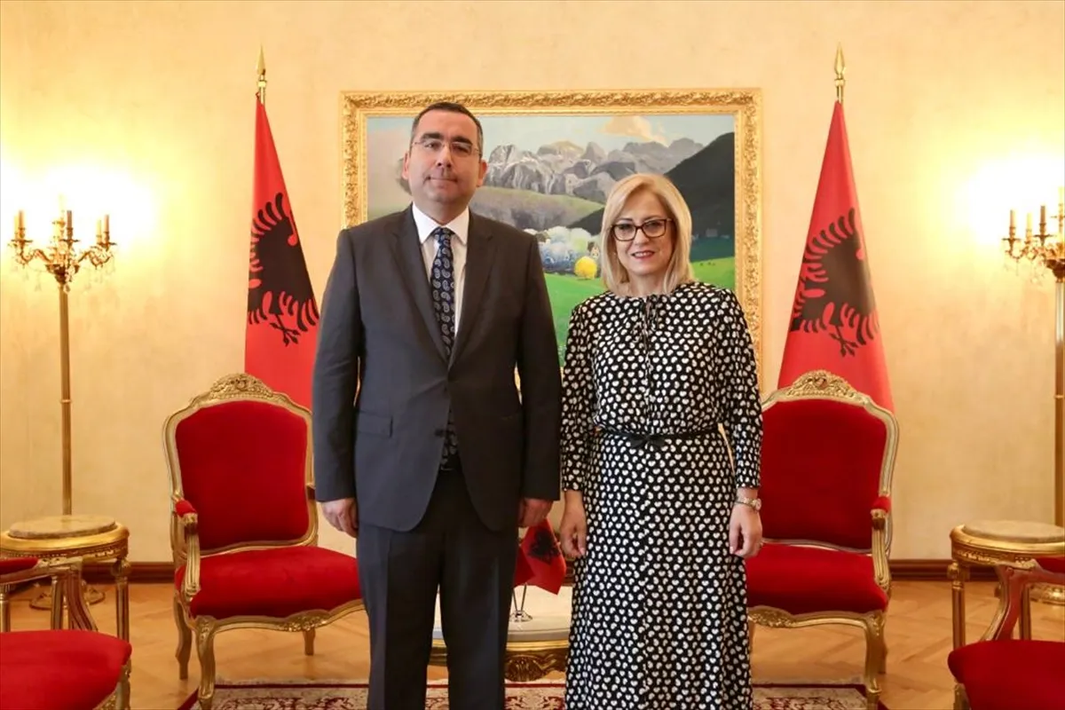 Arnavutluk Meclis Başkanı Lindita Nikolla, Türkiye'nin Tiran Büyükelçisi Tayyar Kağan