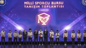 Milli sporcu Elif Işkın, "Okul ve spor arasında çok kalıyorduk.
