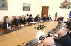 Bulgaristan hükümeti, 1 Mart'ta lokantaların, 1 Nisan'da ise eğlence yerlerinin