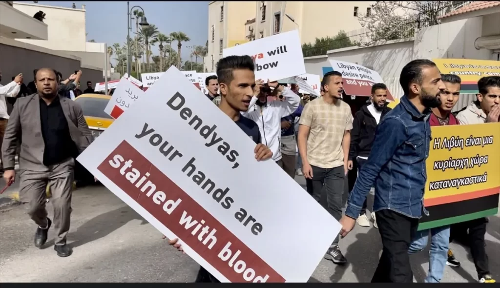 Yunanistan Dışişleri Bakanı Dendias'ı Libyalılar protesto etti