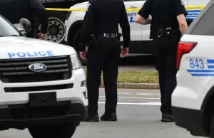 ABD'nin Virginia eyaletinde bir polisin, siyahi Isaiah Brown'a elindeki ev