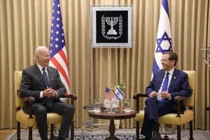 Herzog, ABD Başkanı Biden'a "İsrail Cumhurbaşkanlığı Onur Nişanı"nı takdim etti