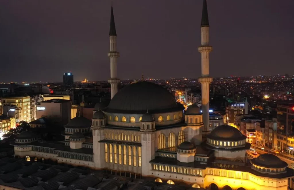 Taksim Camii’nde  Ramazanda ilk namaz kılınacak