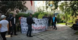 Kendilerini “Ruvikonas” olarak tanımlayan 11 kişilik iktidar karşıtı anarşist bir