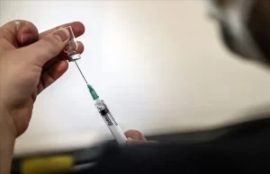 ABD'li ilaç firması Pfizer, yeni tip virüs aşılarını yaptıran kişilerin