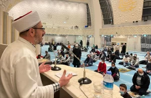 Almanya'da Müslümanların yoğun yaşadığı Köln kentinde, ramazan ayının ilk teravih
