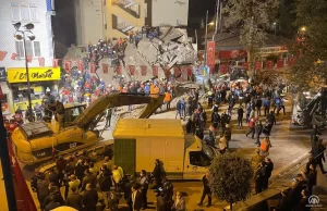 Arama-kurtarma çalışması başlatılan enkazdan 13 kişi yaralı kurtarıldı, Güvenlik kamerasına