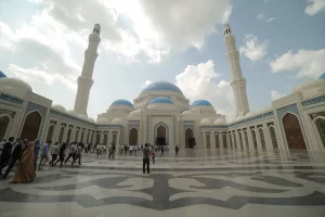 Kazakistan'da inşaatı tamamlanan Orta Asya'nın en büyük camisi olma özelliğine