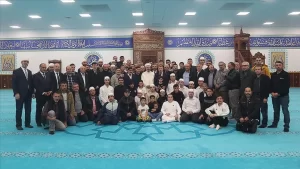 Diyanet İşleri Başkanı Ali Erbaş, Fransa'da yaşayan Türk vatandaşlarıyla buluştu.