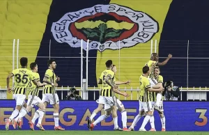 Süper Lig'in 37. haftasında Fenerbahçe, ağırladığı Kasımpaşa'yı 3-2 mağlup etti