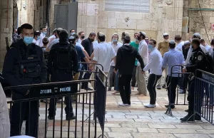 İsrail polisinin eşlik ettiği onlarca fanatik Yahudi, işgal altındaki Doğu