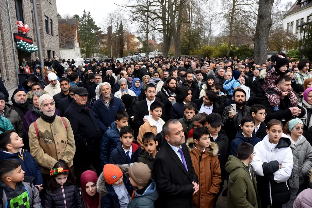 Bünde DİTİB Yeni Camii ve Kültür Merkezi ibadete açıldı