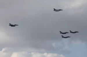 Yunanistan'ın Fransa'dan sipariş ettiği Rafale tipi savaş uçaklarının ilk teslimatı